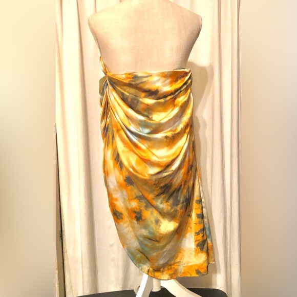 Woman’s Pretty Little Thing Yellow with Splashes of Color size 8 - Picture 6 of 6